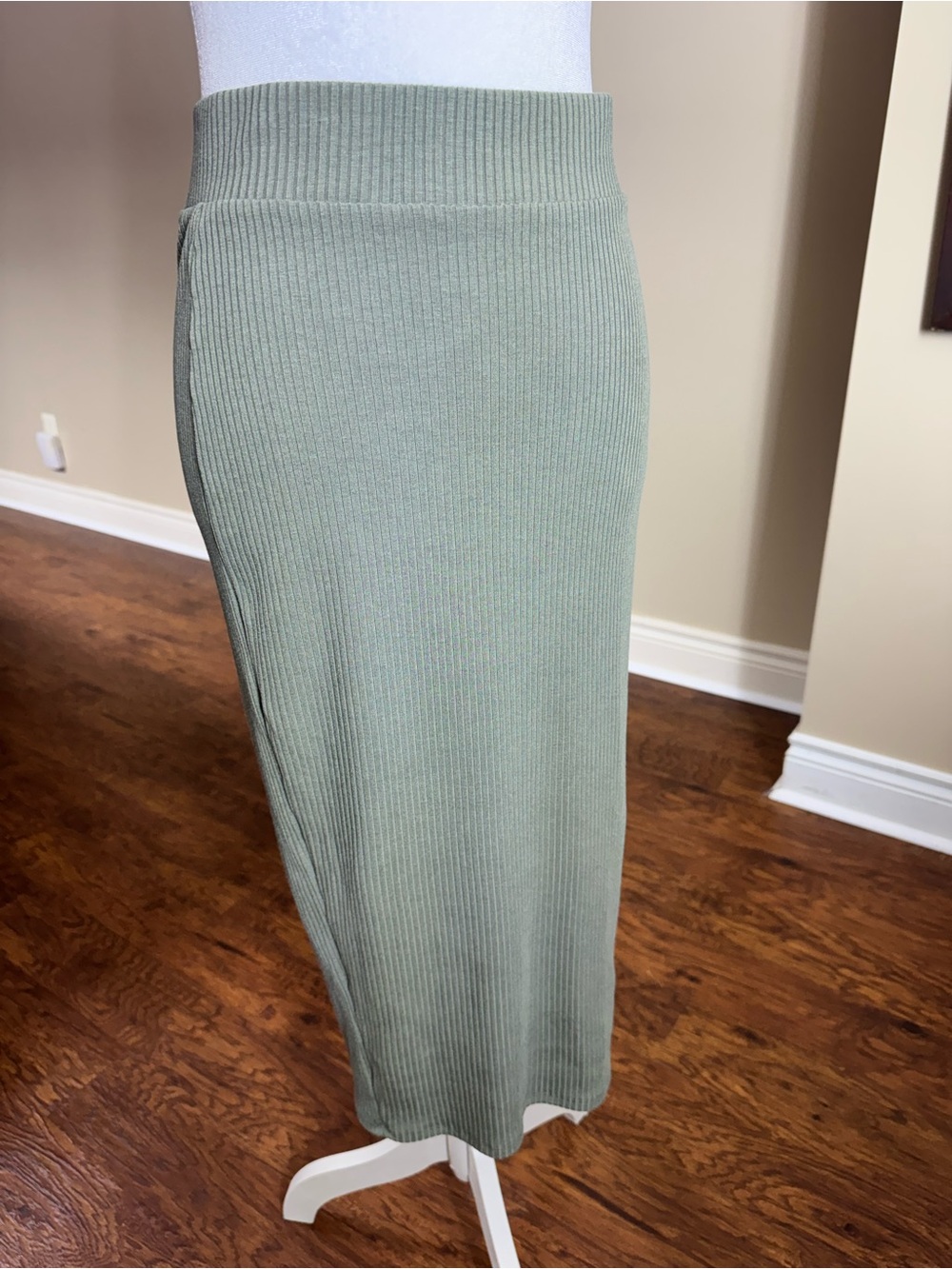 Bar III Medium Sage Green Ribbed Knit Midi Maxi Skirt Y2K Minimalist